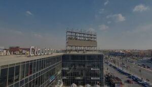 قمنا بتنفيذ مشروع تركيب شاشة LED خارجية مميزة لـكلاود 9 مول